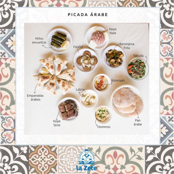 Picada árabe en La Zete: variedad de platos tradicionales con pan, falafel, tabbouleh y más. Decoración colorida.